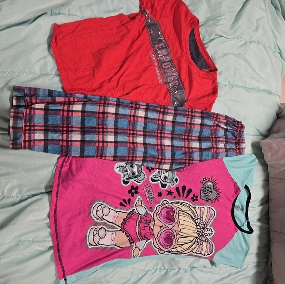 girls size 10-12 clothing bundle of 3, pajamas and a t-shirt - Picture 7 of 8